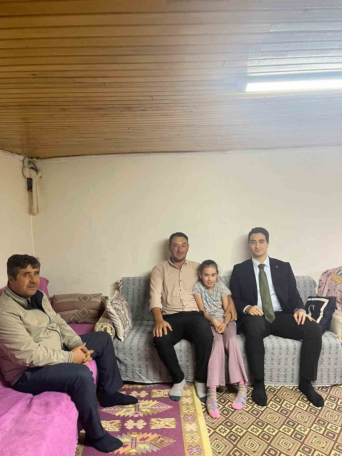 Beyağaç Kaymakamı Servet Haydari Vatandaşları Evlerinde Ziyaret Etti