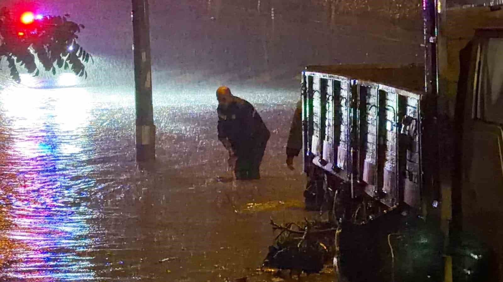 Kocaeli Valiliği'nden Aşırı Yağış Nedeniyle Trafik Uyarısı