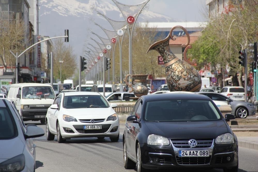 Erzincan'da Trafiğe Kayıtlı Araç Sayısı 87 Bin 410'a Ulaştı