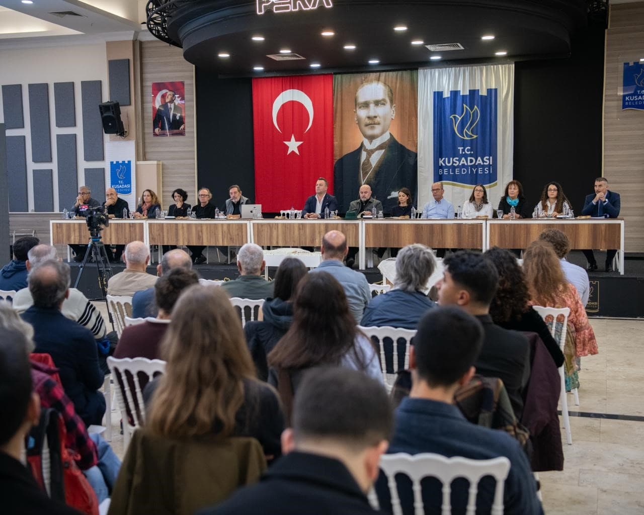 Kuşadası'nın Yeni Belediye Hizmet Binası İçin Projeler Değerlendirildi