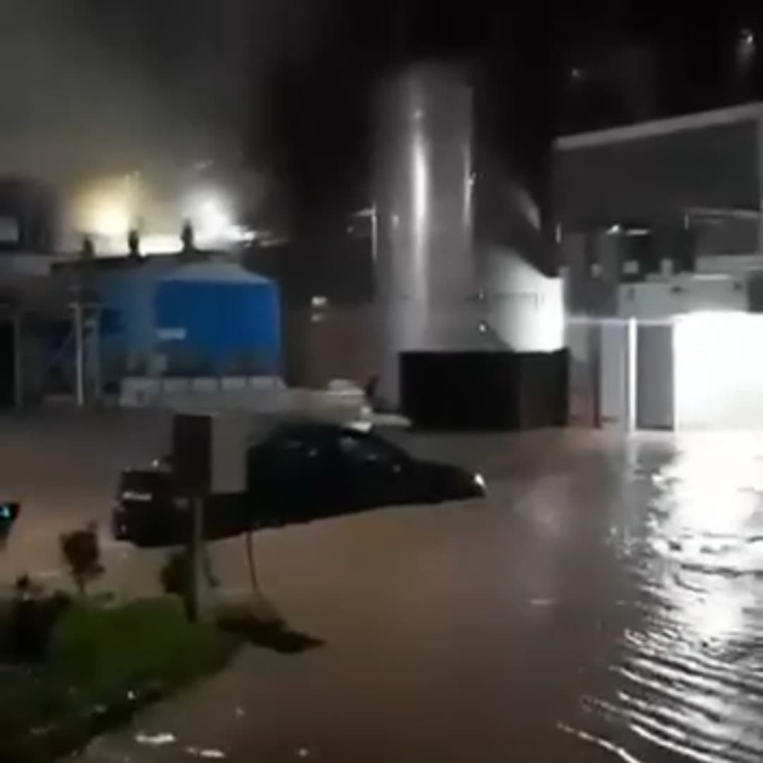 Kocaeli Başiskele'de Şiddetli Yağış Sanayi Tesislerini Vurdu