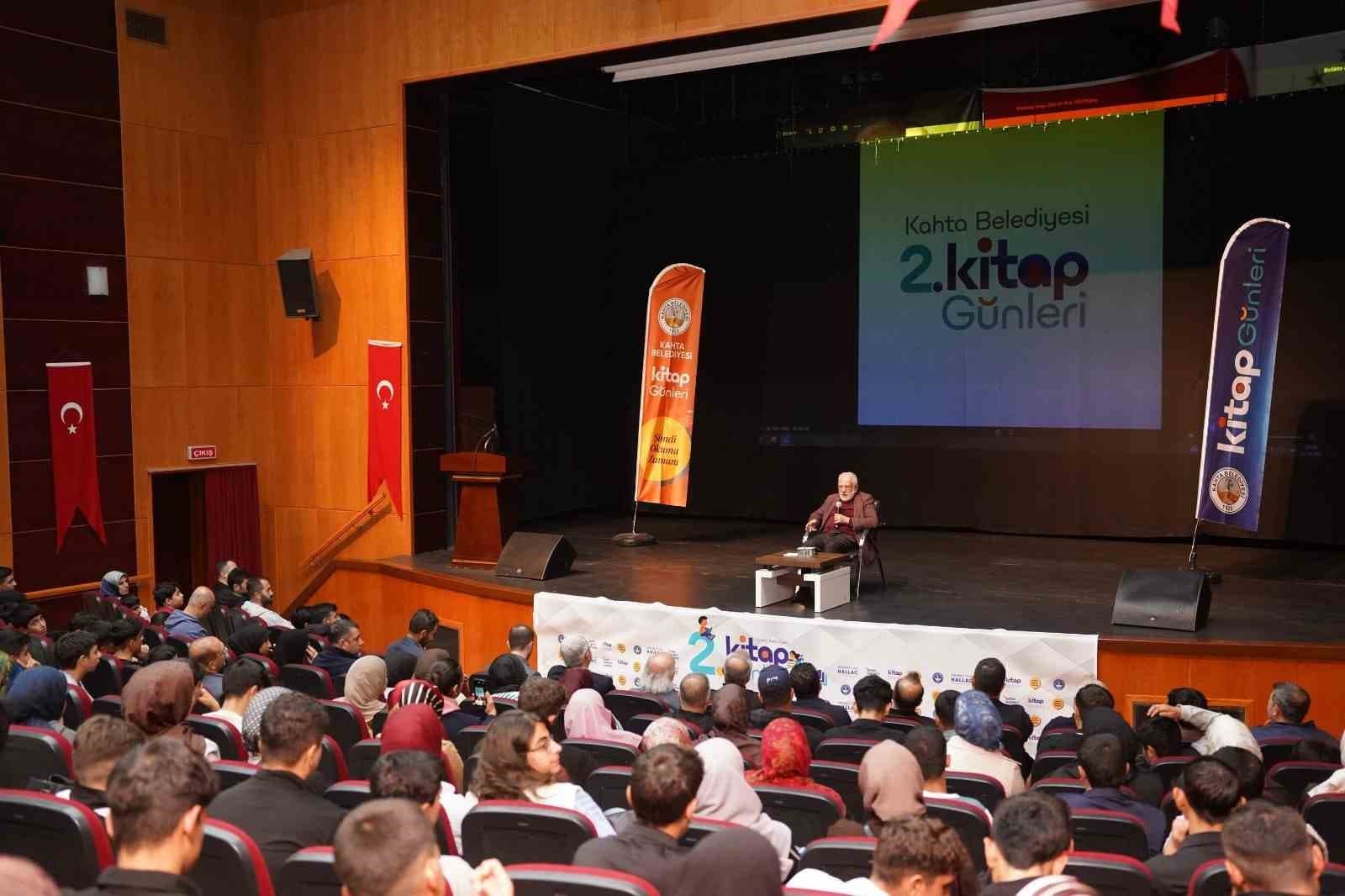 Prof. Dr. İhsan Süreyya Sırma Kâhta 2. Kitap Günleri'nde Okurlarıyla Buluştu