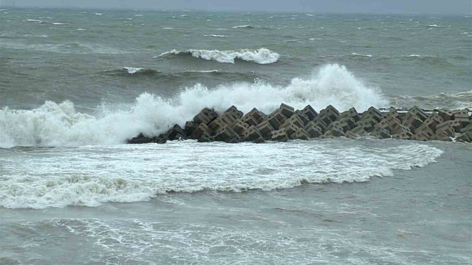 Akçakoca'da Deniz Kabardı: Balıkçılar Barınağa Sığındı