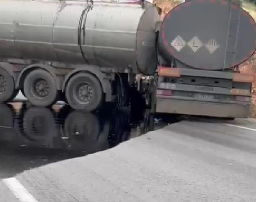 Gaziantep'te Akaryakıt Tankerleri Çarpıştı: 2 Yaralı