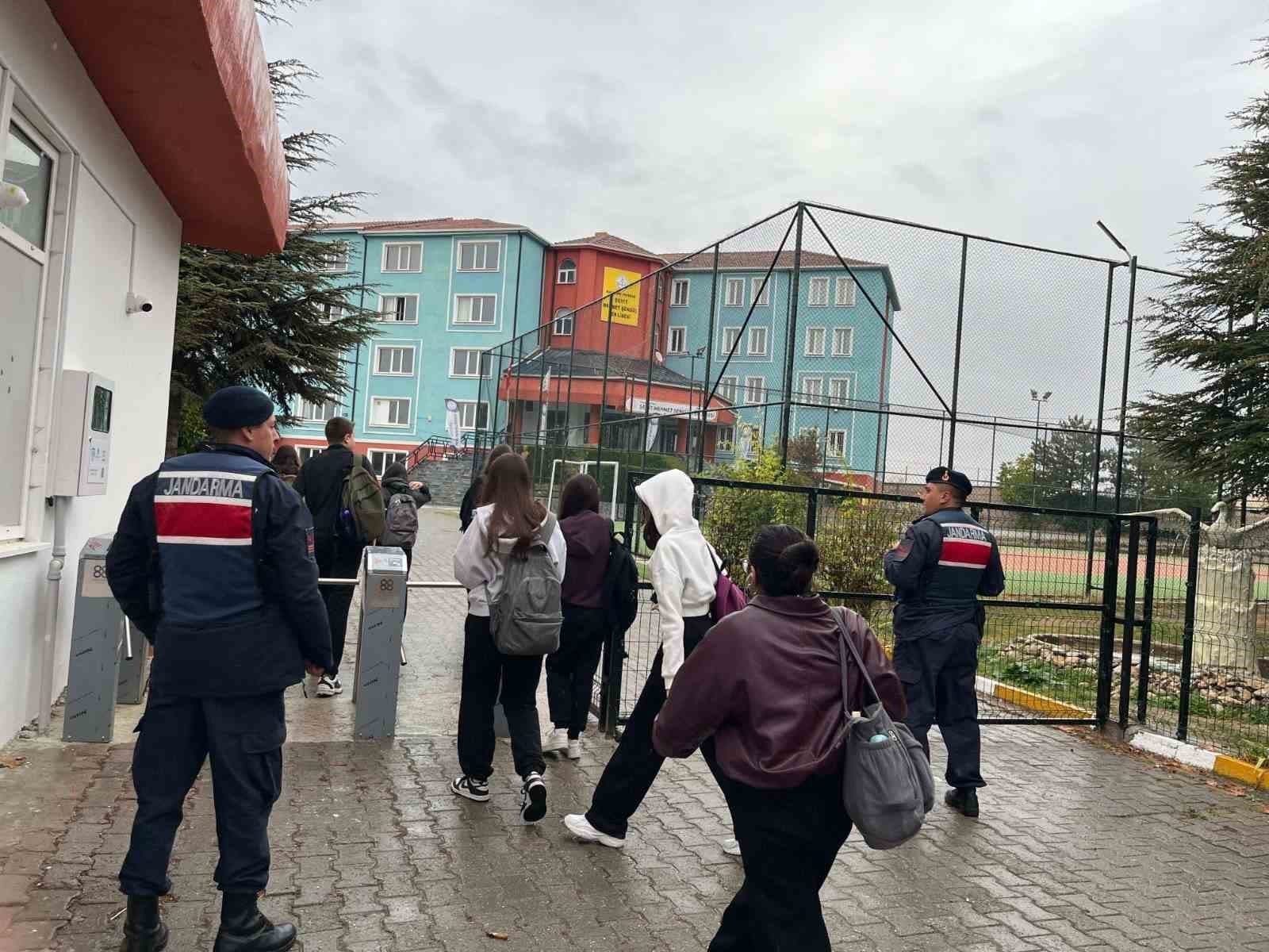 Eskişehir'de Okul Çevreleri ve Servislere Jandarma Denetimi