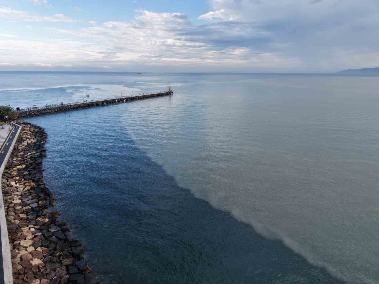 Fatsa'da Şiddetli Yağışlar Karadeniz'in Rengini Dönüştürdü
