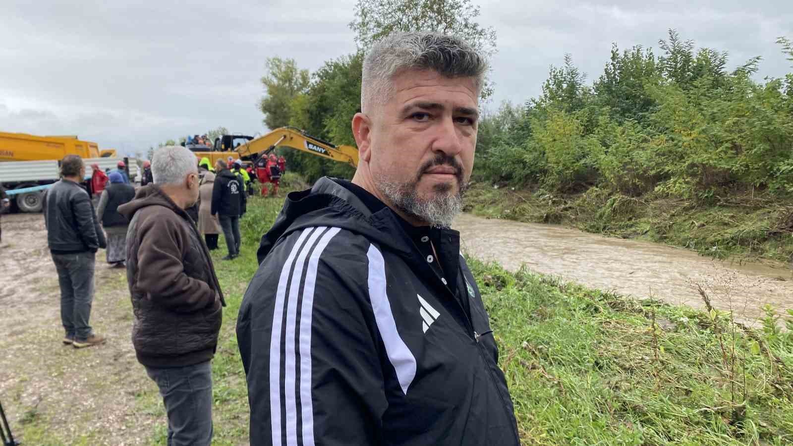 Kocaeli'de Kayıp Muhtarın Aracı Dere Yatağında Bulundu