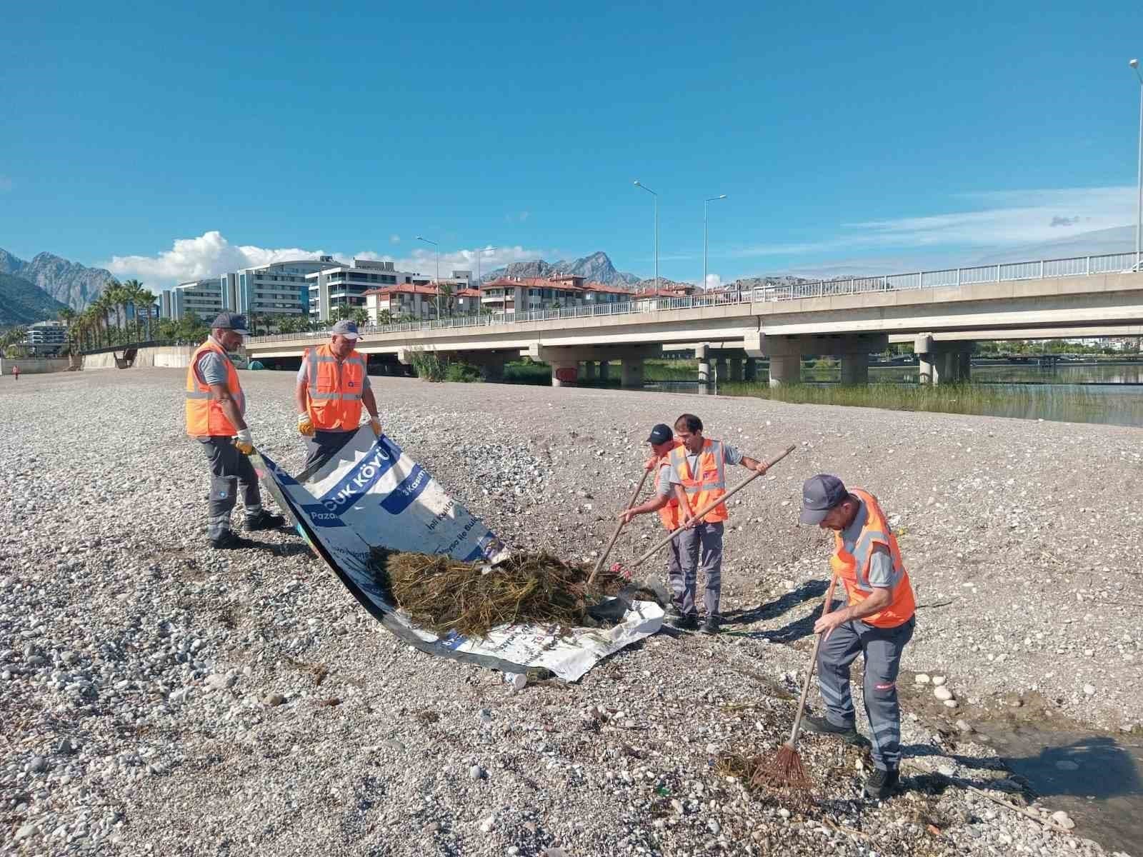 Antalya'da Şiddetli Yağış Sonrası Hasar Tespit ve Müdahale Çalışmaları Sürüyor