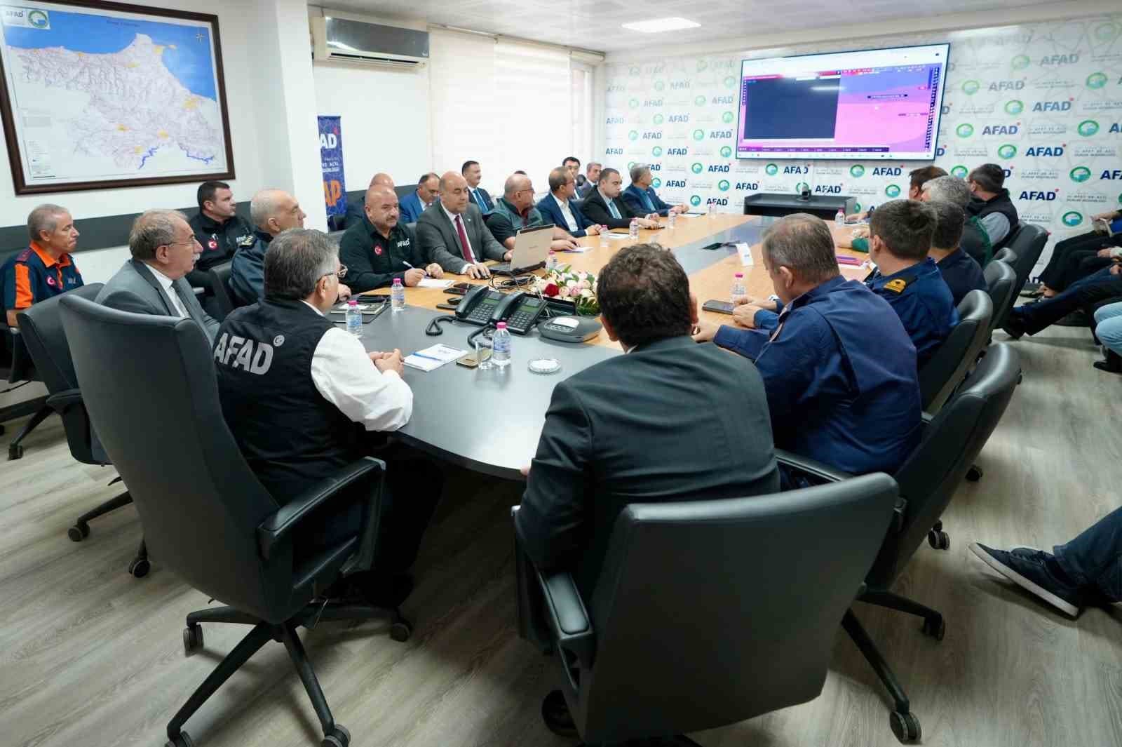 Sinop'ta Kuvvetli Yağış Alarmı: Sel ve Heyelan Önlemleri Alındı