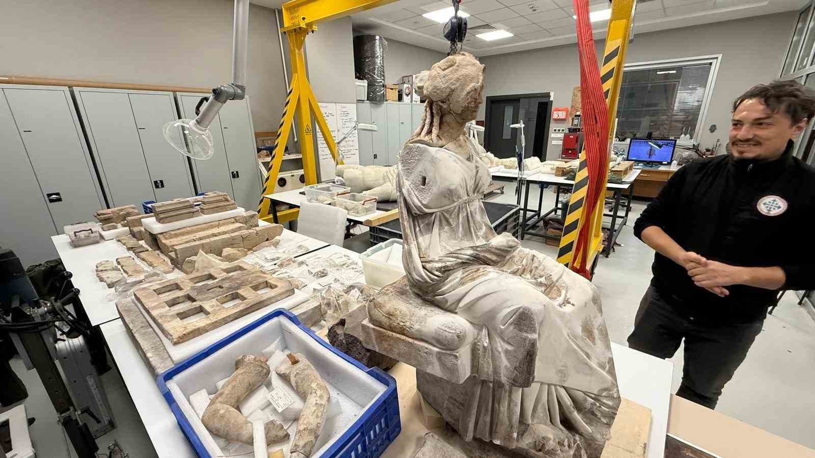 Ordu'da Bulunan 2100 Yıllık Kibele Heykeli İstanbul'da Restorasyonda