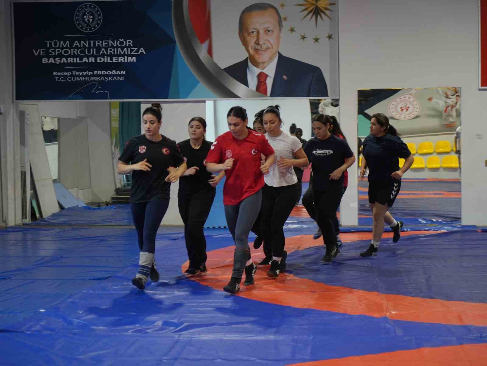 Babasının Önyargılarını Yıkan Genç Güreşçi Balkan Şampiyonu Oldu