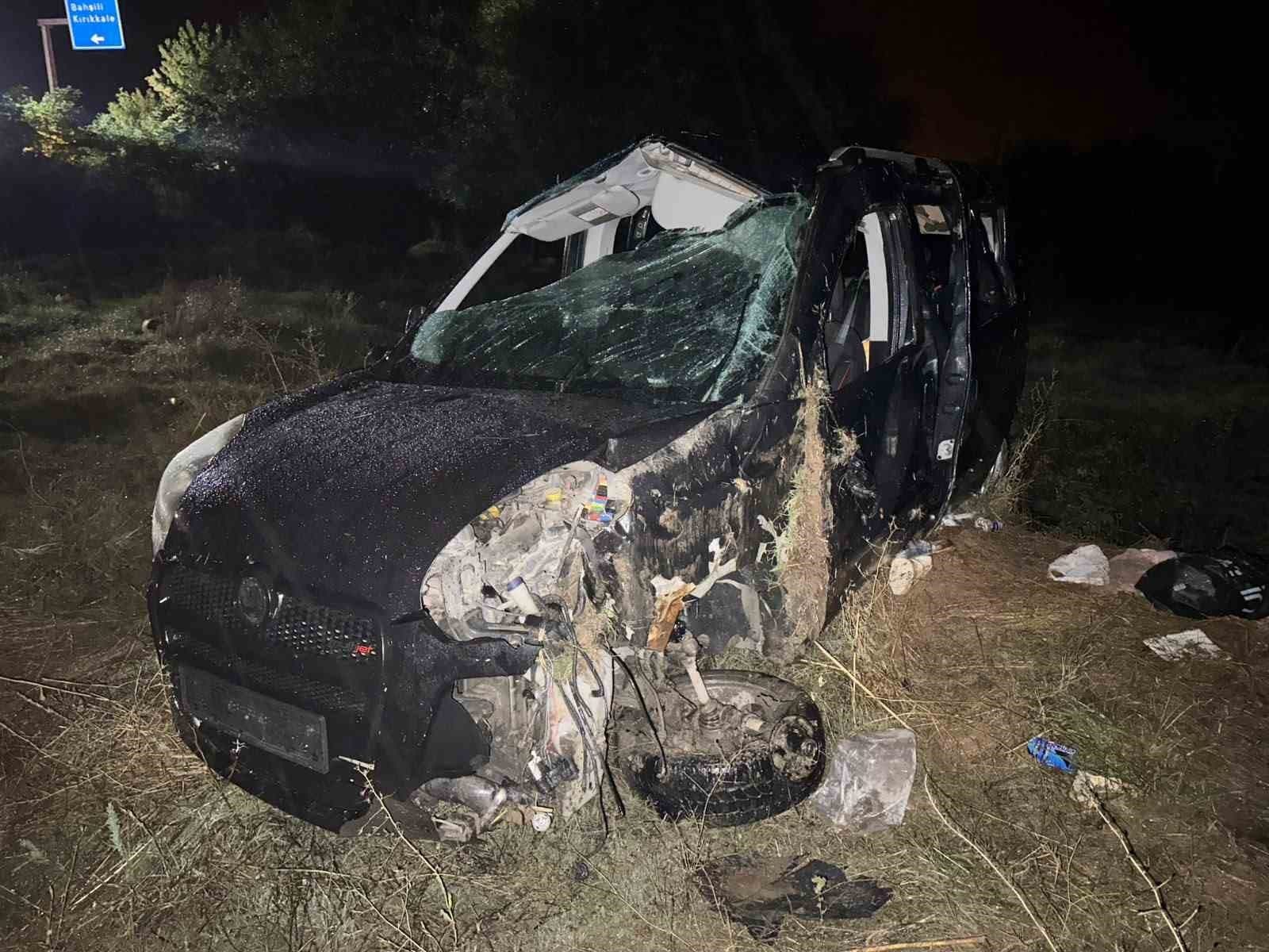 Kırıkkale'de Hafif Ticari Araç Takla Attı: 1 Ölü, 4 Yaralı