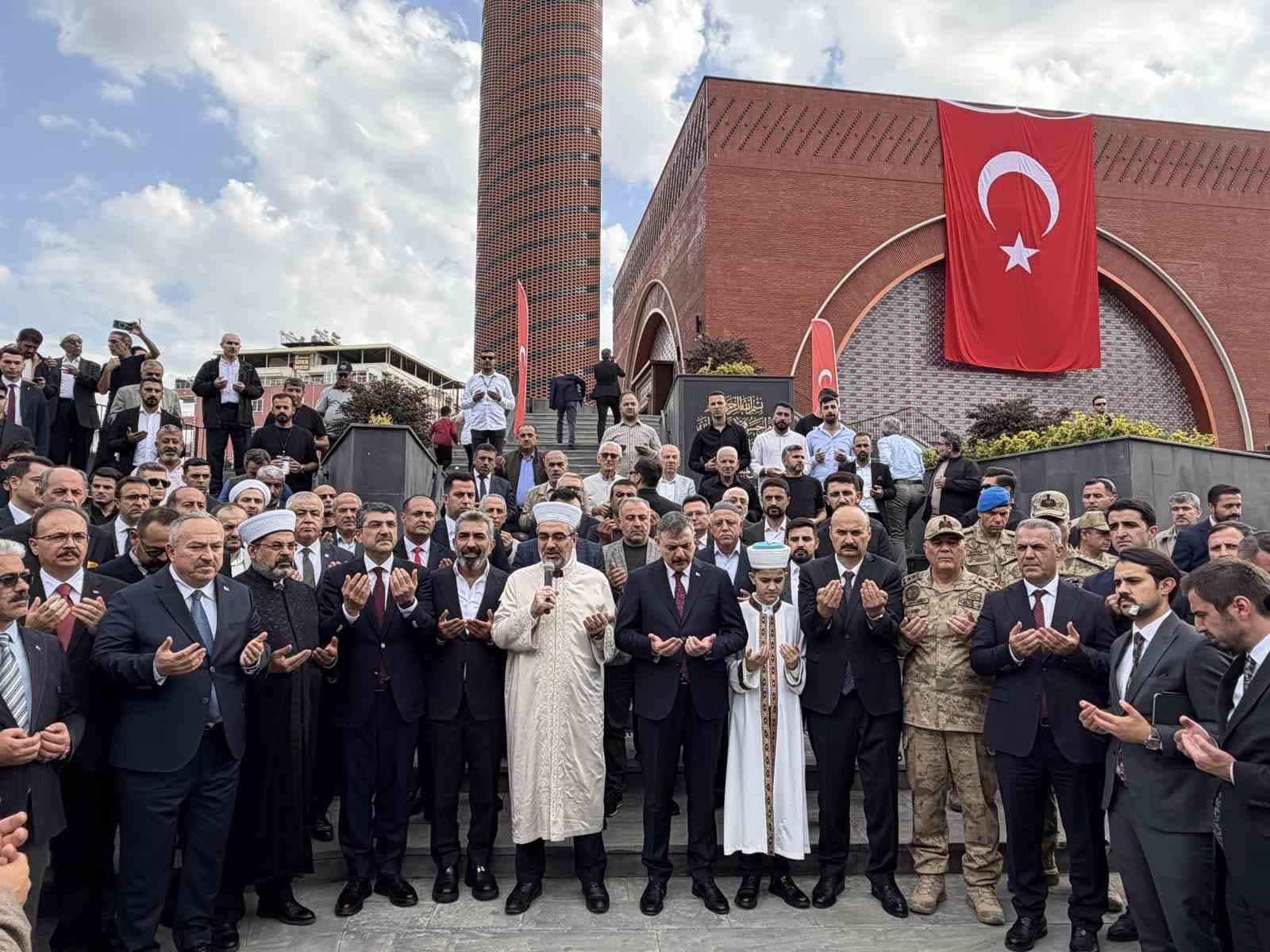 Bakan Çiftçi Batman'da Kardeşlik Külliyesi Camisi'nin Açılış Törenine Katıldı