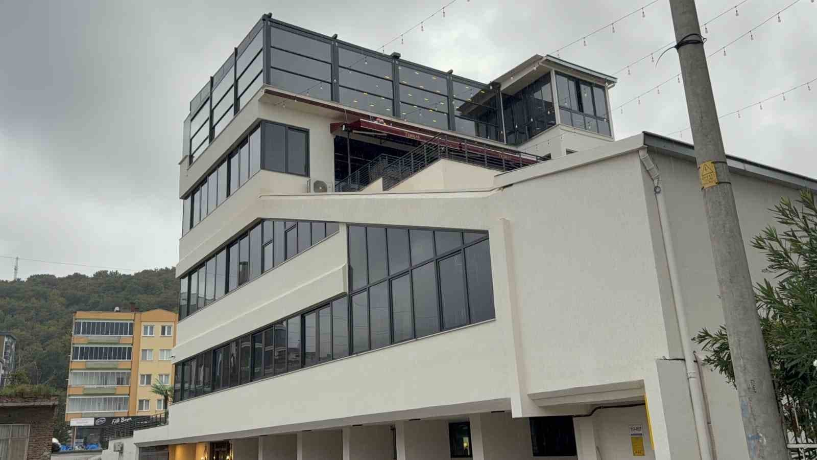 Samsun'da Restoran Asansörü Düştü: Bir Garson Yaşamını Yitirdi
