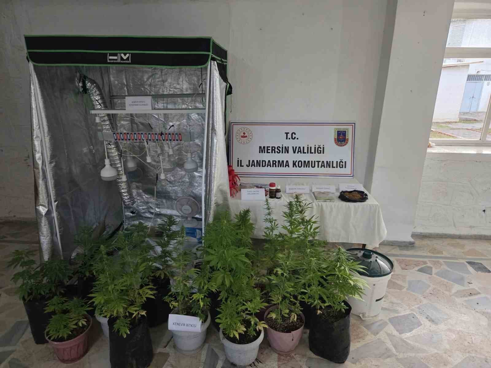 Anamur'da Ev İçinde Gizli Bölmede Uyuşturucu Üretimi Yapıldığı Tespit Edildi