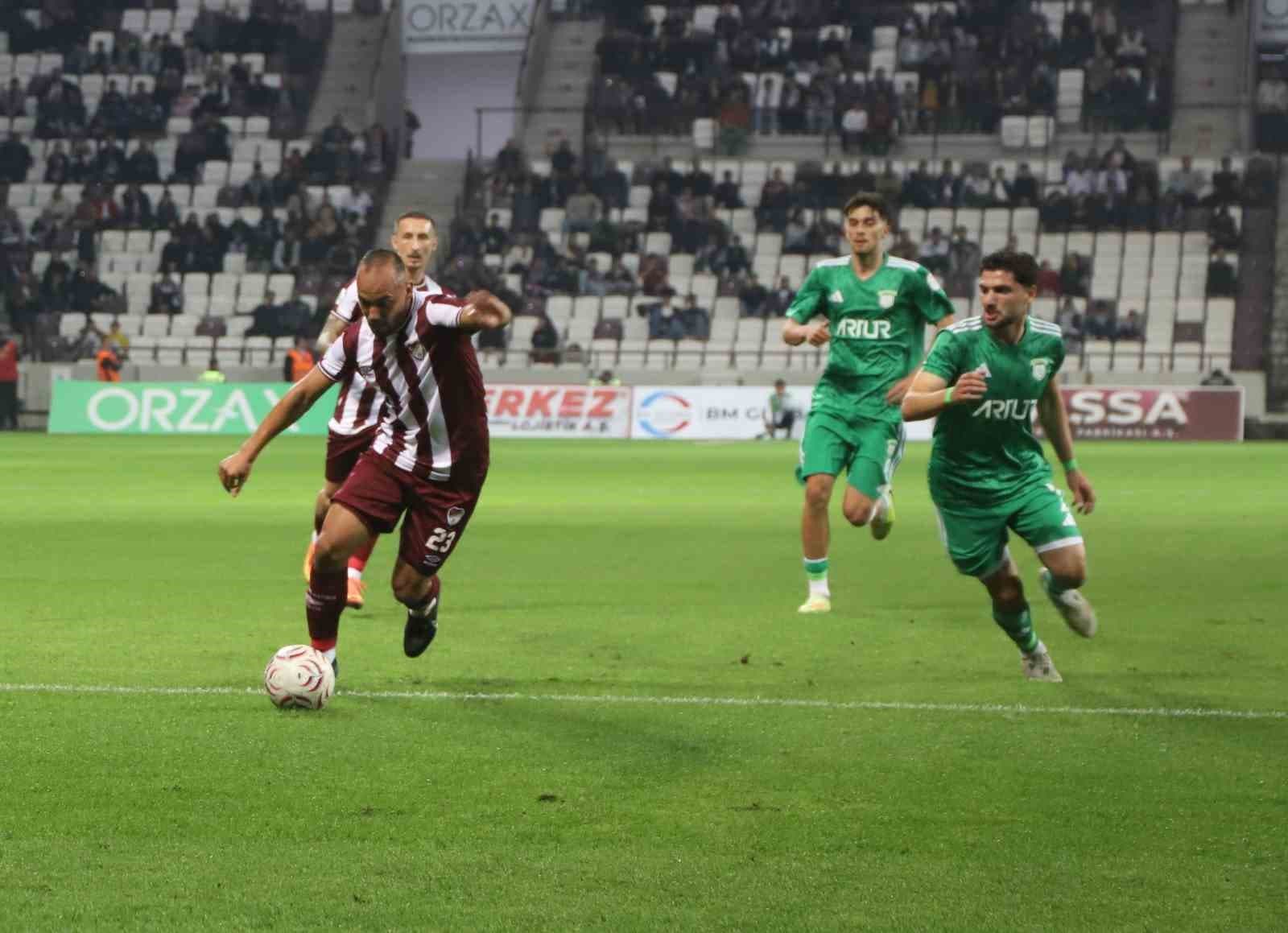 Elazığspor, Arnavutköy Belediyespor'u 3-0 Mağlup Etti