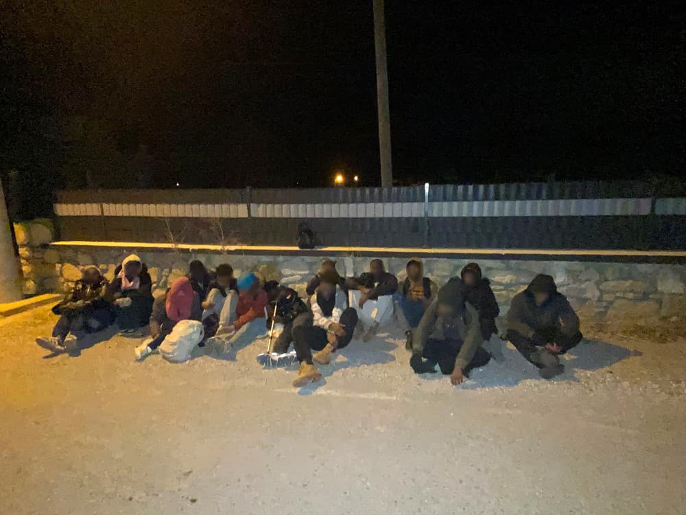 İzmir'in Urla İlçesinde 16 Düzensiz Göçmen Yakalandı