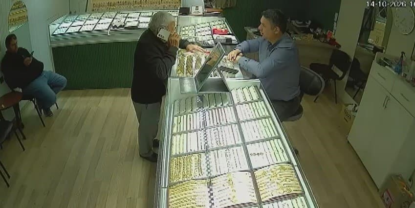 Dikkatli Sarraf Yaşlı Adamın Birikimini Dolandırıcılardan Kurtardı