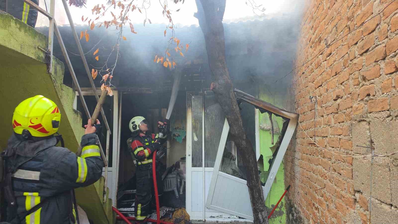 Nazilli'de Elektrikli Battaniye Yangını: Yaşlı Adam Evini Kaybetti