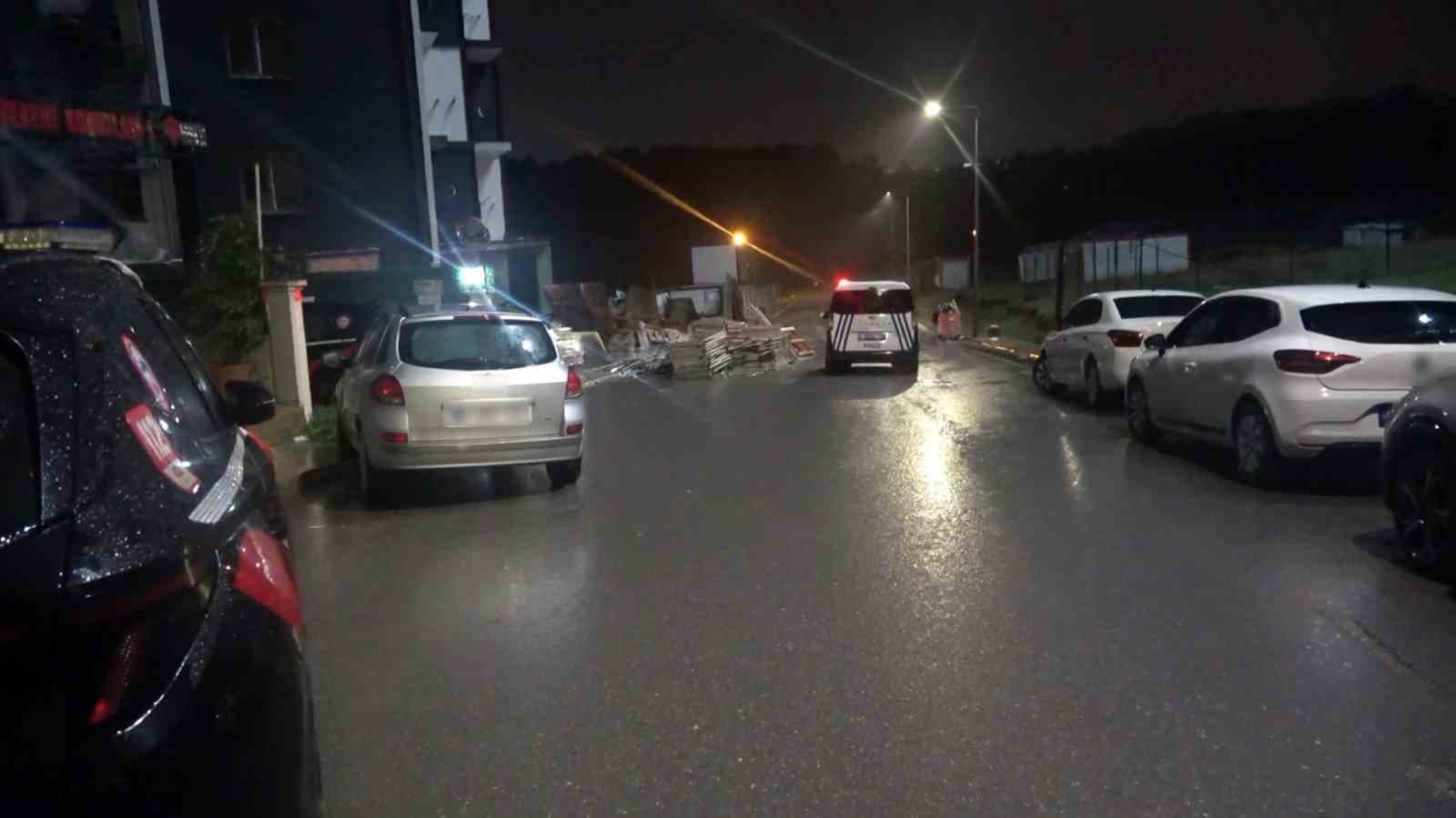 Pendik'te Toprak Kayması: Risk Altındaki Bina Tahliye Edildi