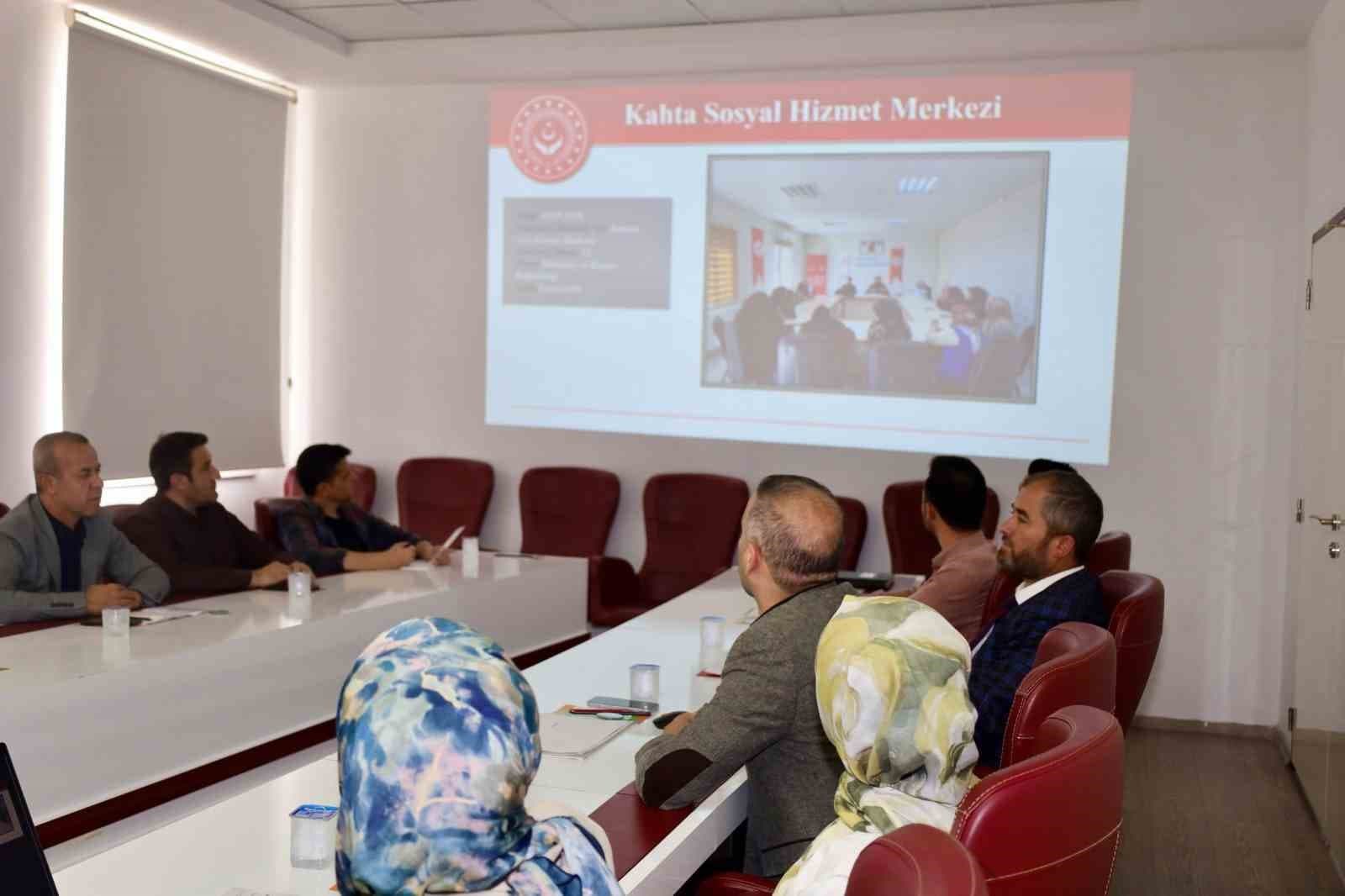 Kahta'da Bağımlılıkla Mücadele İçin 'Narkotik Anne' Toplantısı Yapıldı