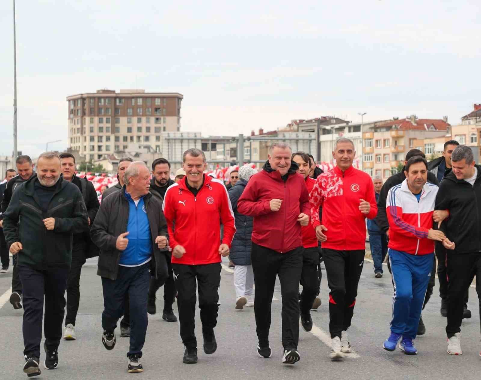 Zeytinburnu'nda 17. Cumhuriyet Koşusu Coşkusu