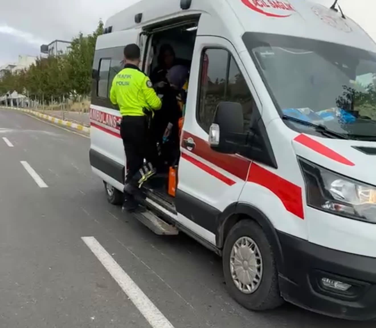 Adıyaman'da Yoldaki Parke Taşına Çarpan Motosikletli Yaralandı