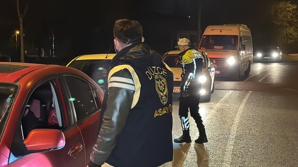 Düzce'de Geniş Kapsamlı Polis Denetimi: 17 Gözaltı
