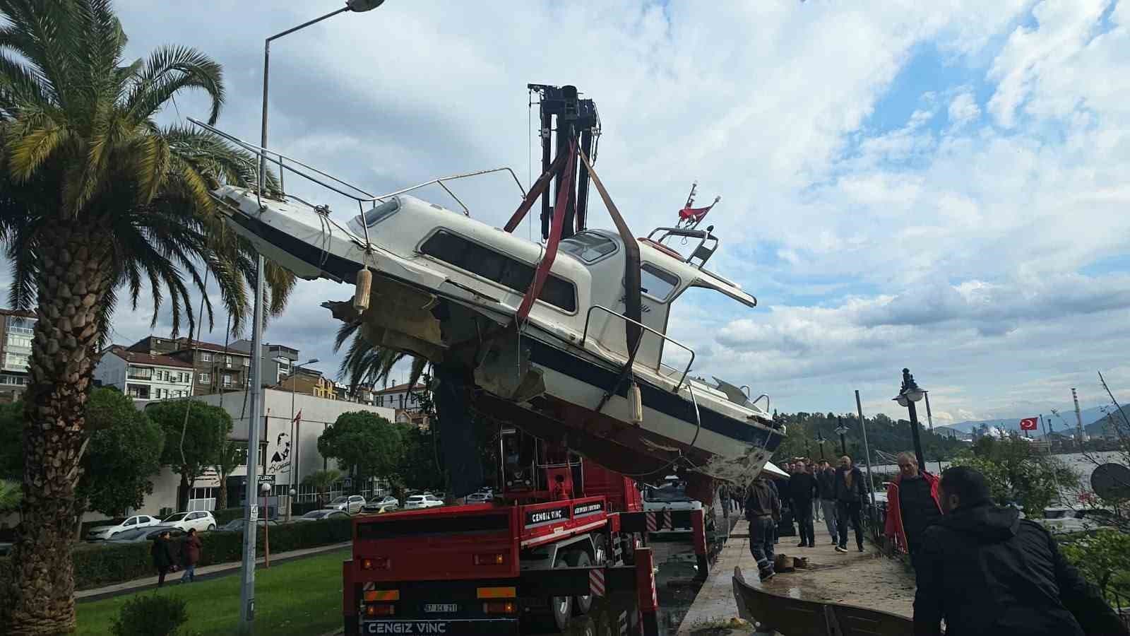 Fırtınada Batan 'Kuzey Yıldızı' Teknesi Kurtarıldı