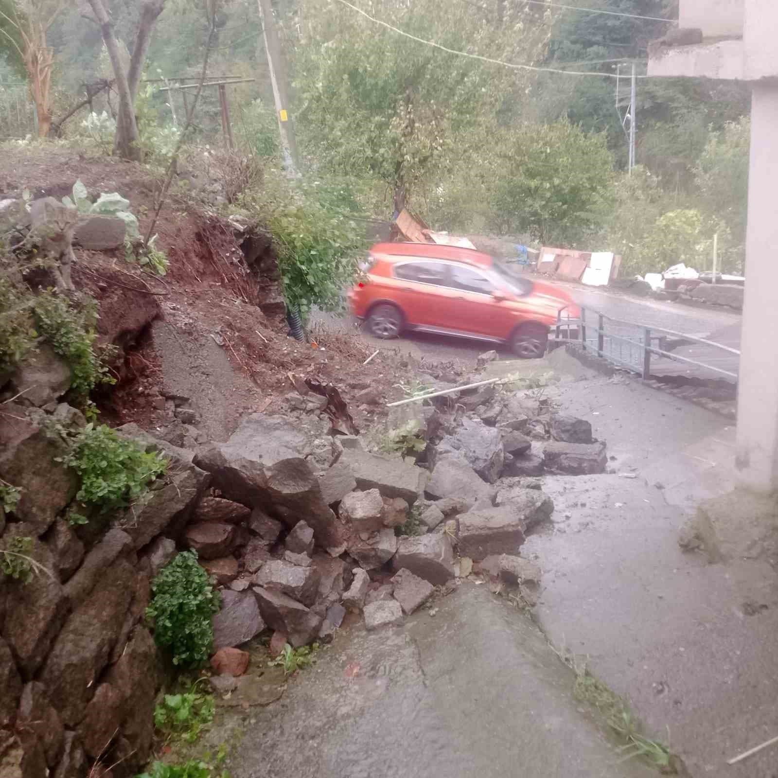 Karadeniz Ereğli'de Şiddetli Yağışlar Duvarı Yıktı