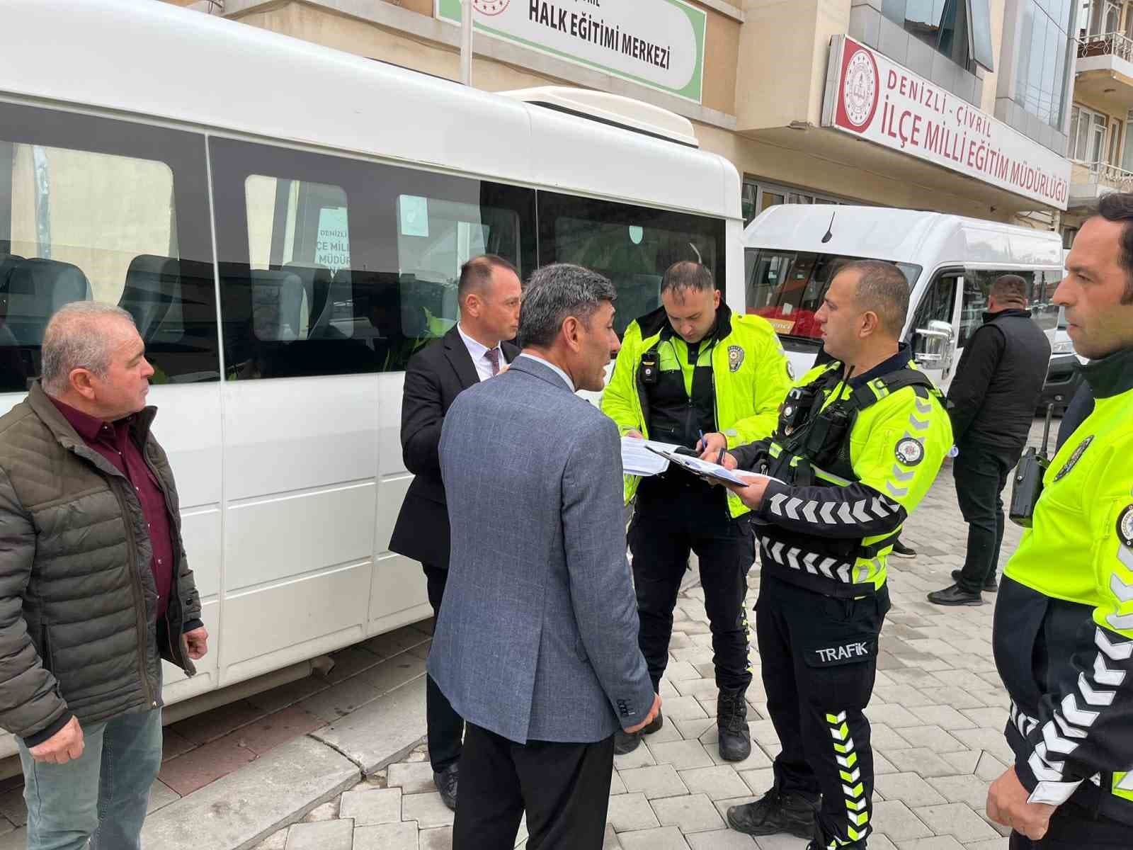 Çivril'de Öğrenci Servislerine Sıkı Denetim