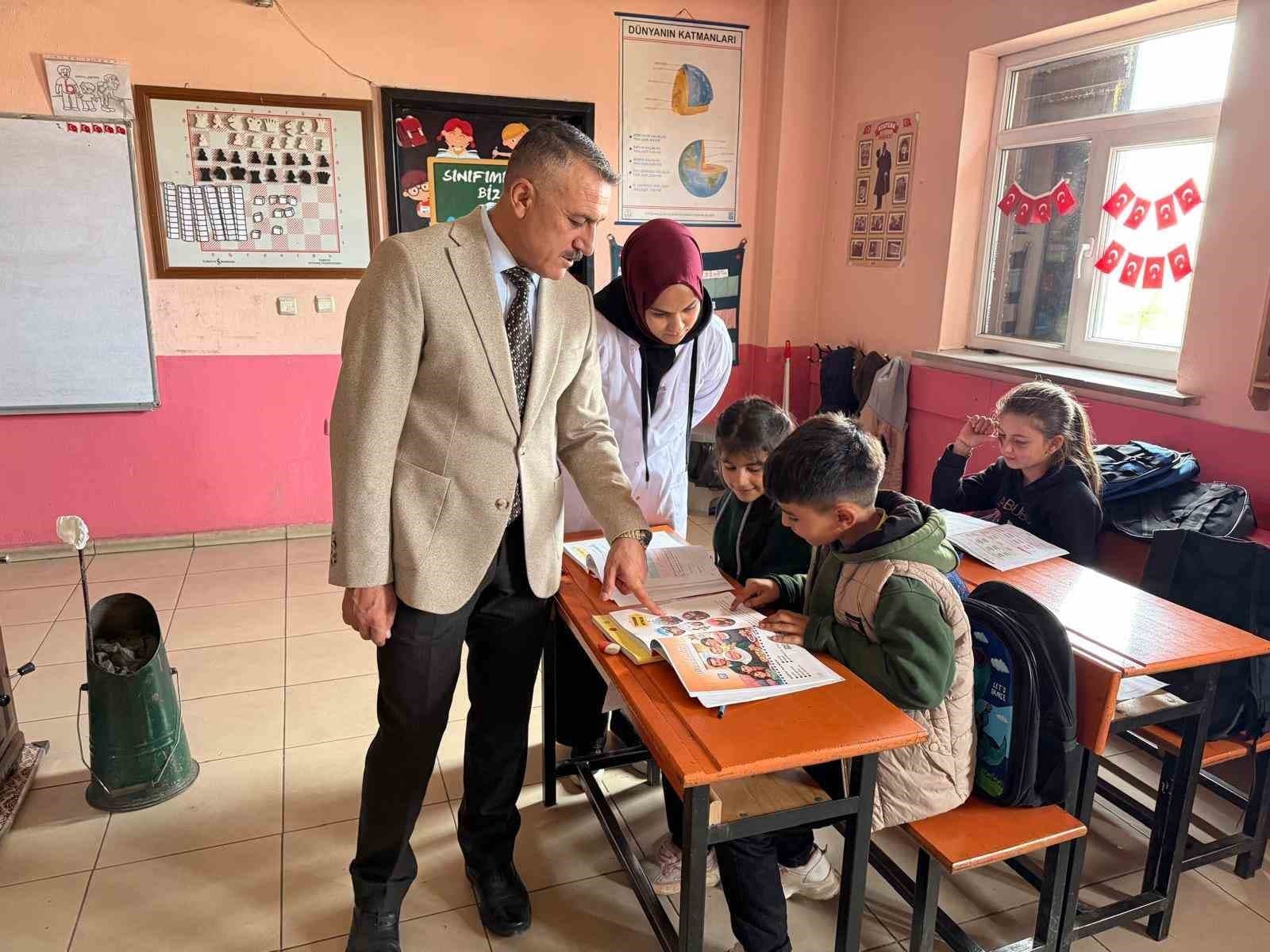 Patnos Gazeteciler Cemiyeti'nden Öğrencilere Kırtasiye Desteği