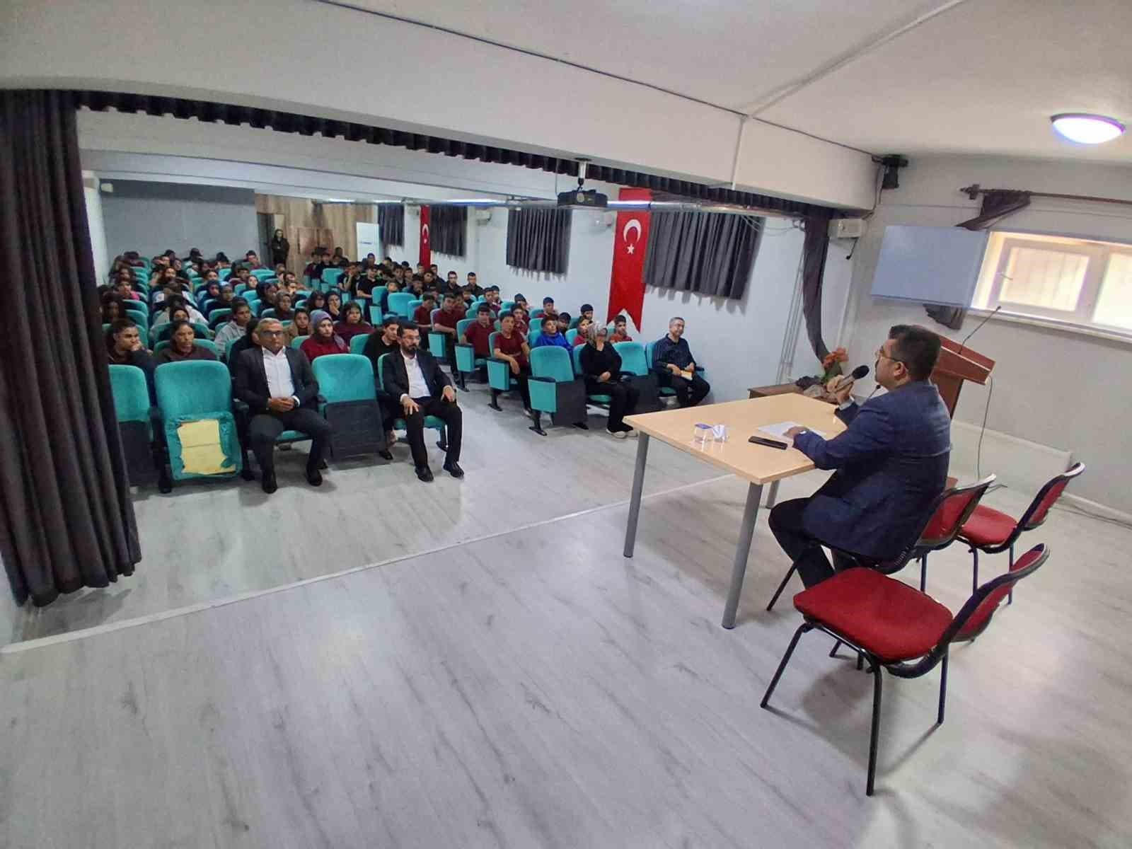 Bozdoğan'da Öğrencilere Camilerin Sosyal Rolü Anlatıldı