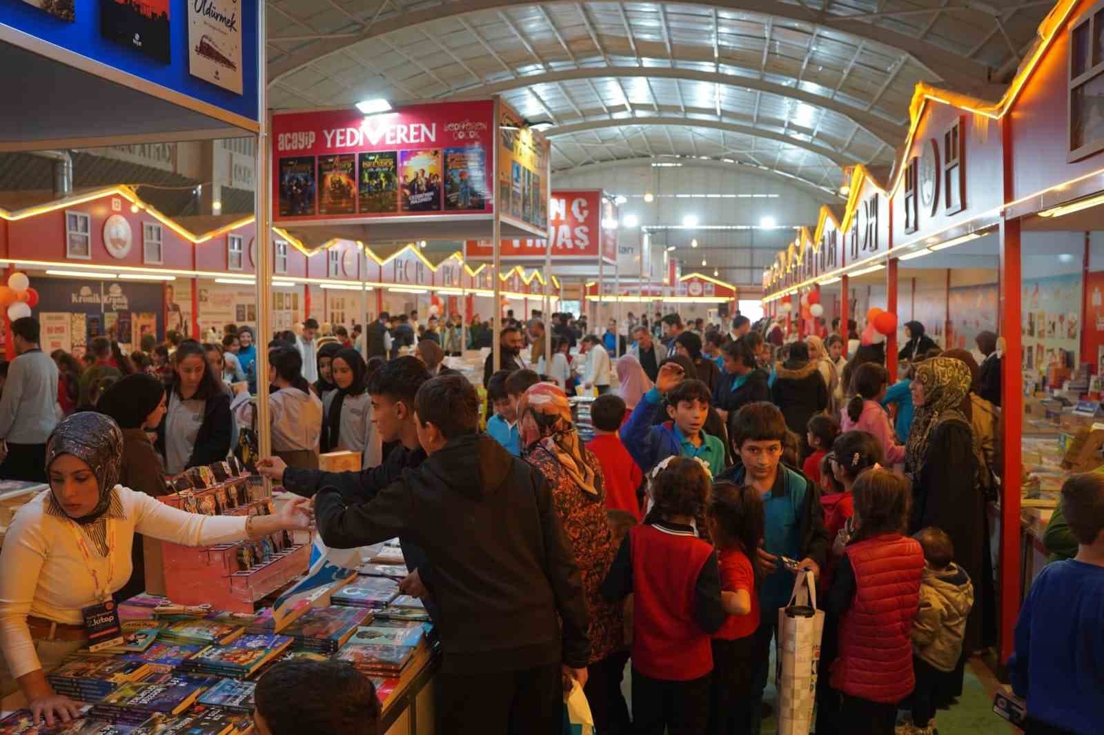 Kâhta 2. Kitap Günleri 70 Bin Ziyaretçiyle Tamamlandı
