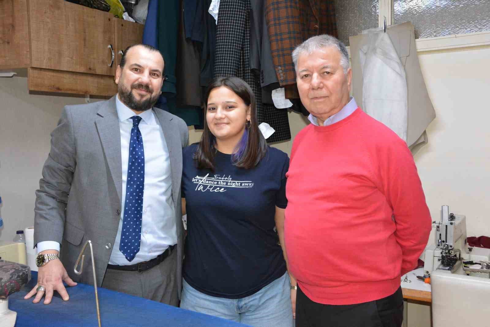 Balıkesir'de Üç Kuşak Aynı Tezgahta: Terzilik Geleneği Sürüyor