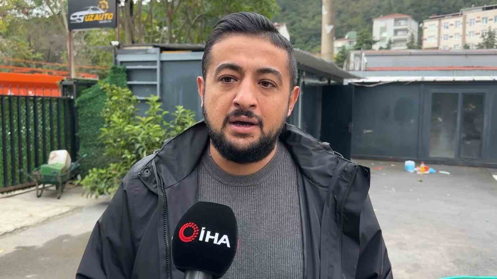 Ayazağa'da Sel Felaketi: Esnaf Recep Uzunkavak Mahsur Kalan Sürücüyü Canı Pahasına Kurtardı