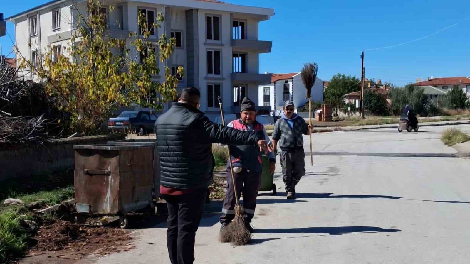 Bolvadin'de Kapsamlı Temizlik Çalışmaları Yeni Mahalle'de Sürüyor