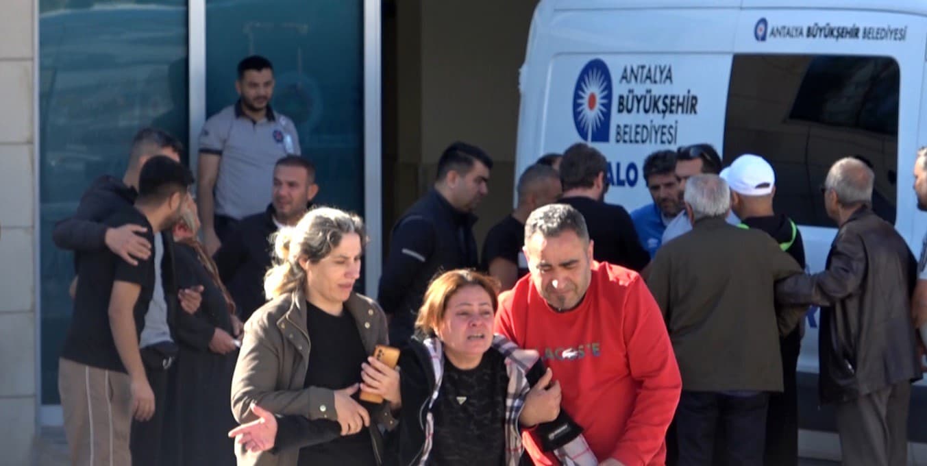 Antalya'da Turnuvaya Katılan Eski Futbolcu Kalp Krizine Yenik Düştü