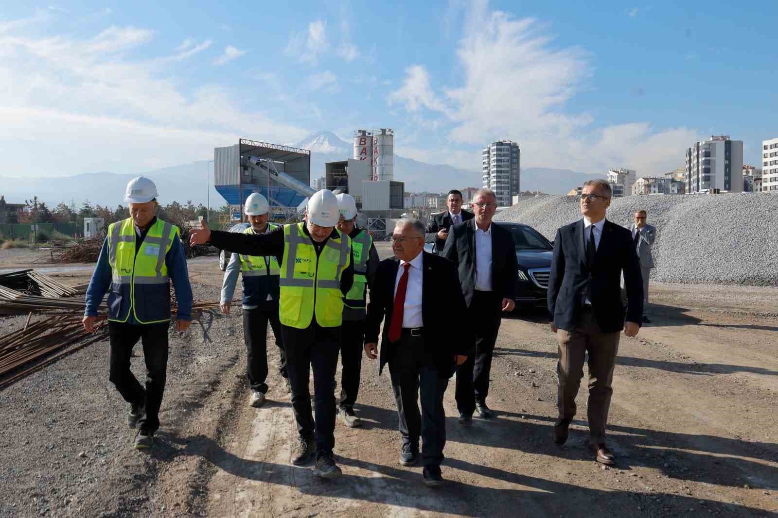 Başkan Büyükkılıç Kartal Katlı Kavşağı Projesi'ni İnceledi