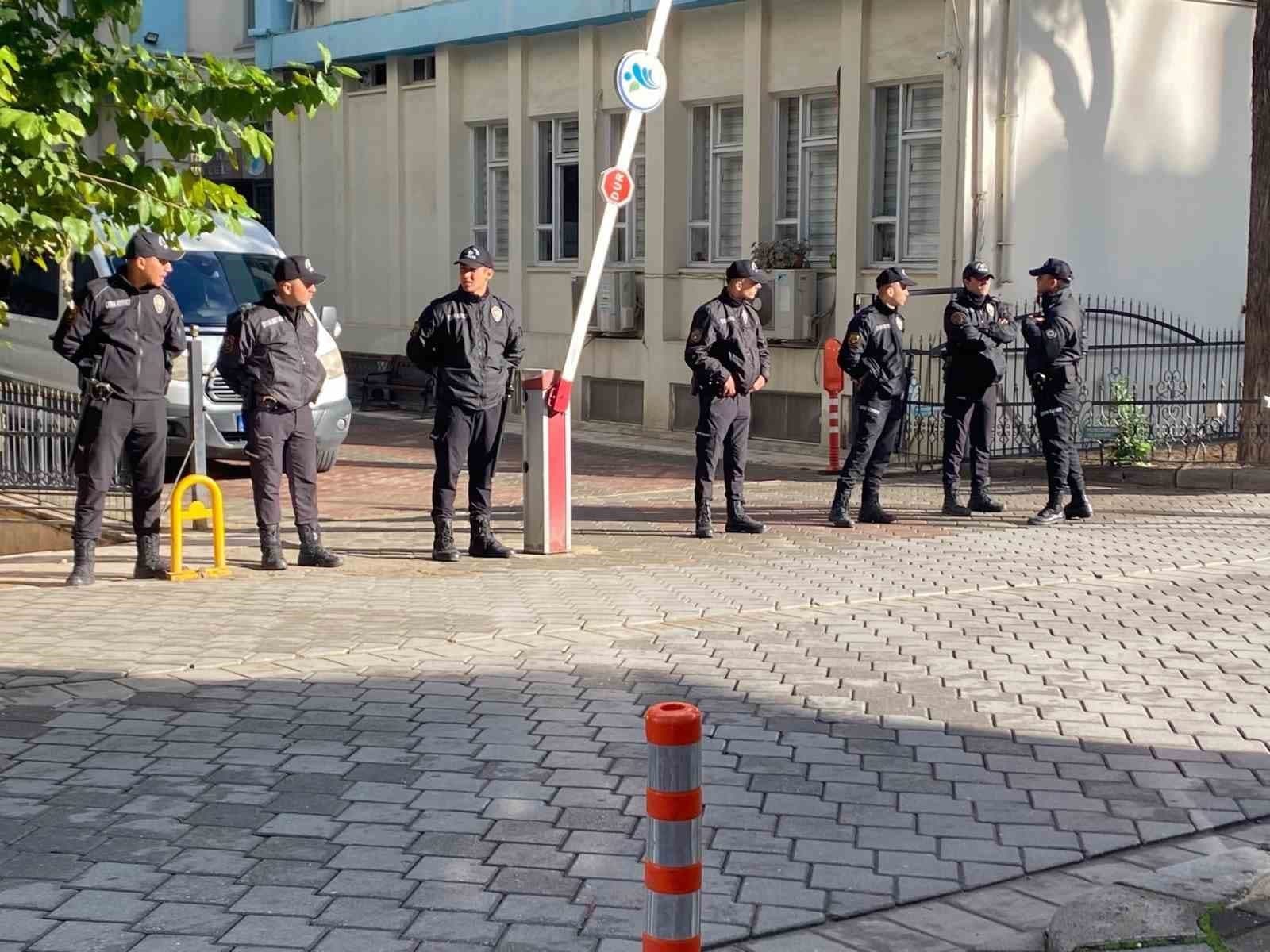 Merkezefendi Belediye Başkanı Doğan ve eşiyle birlikte 17 kişi adliyeye sevk edildi