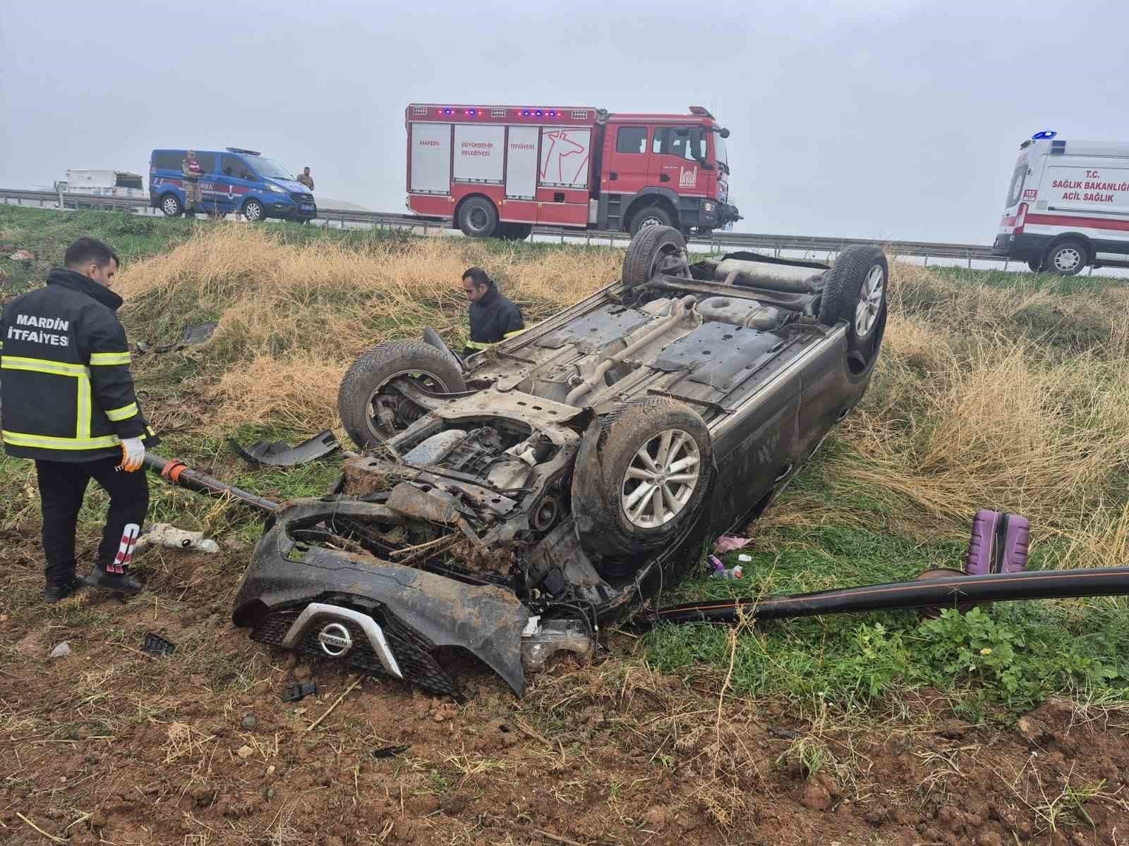 Mardin’de otomobil şarampole devrildi: 3 yaralı