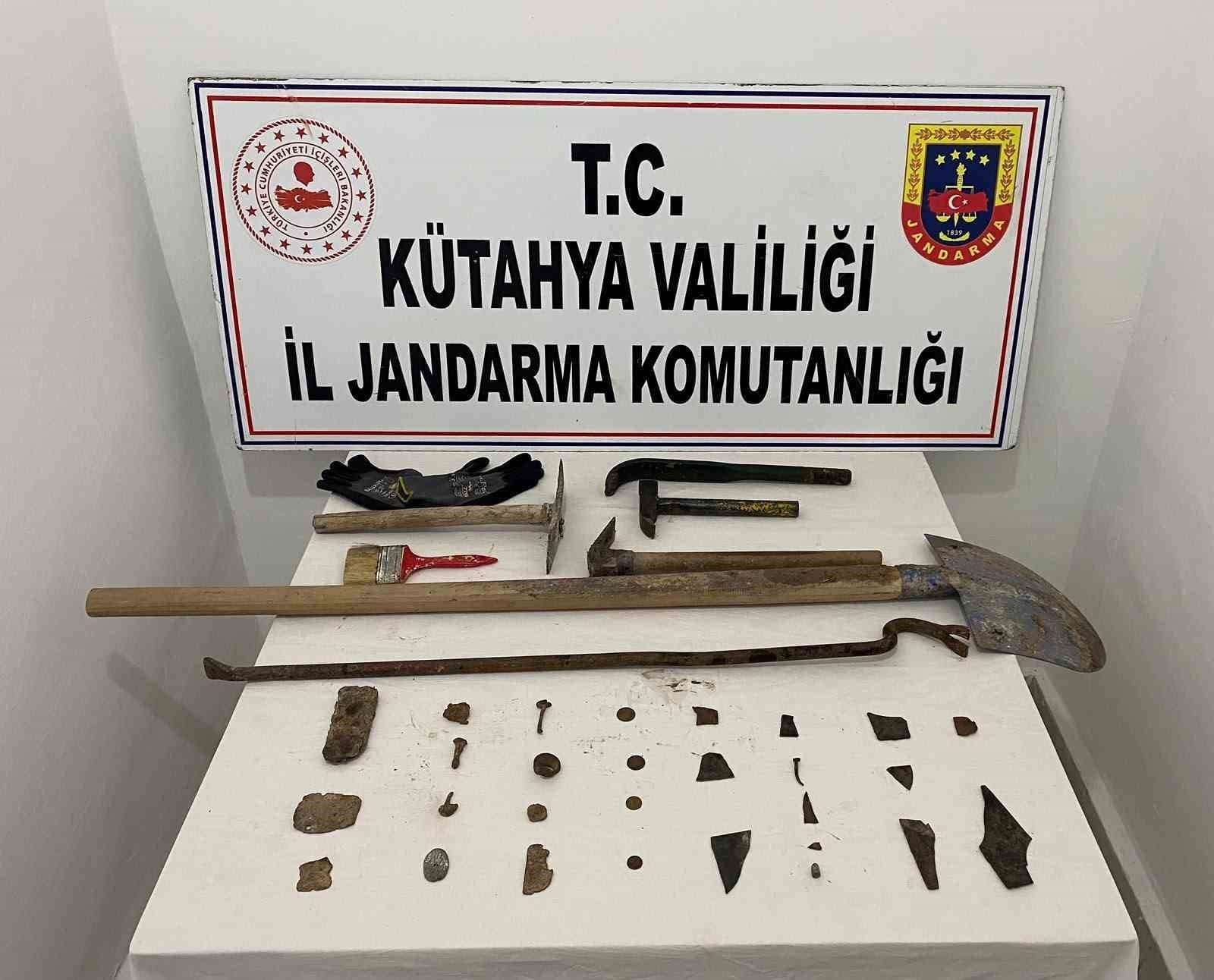 Kütahya’da Anadolu Mirası operasyonu, tarihi eserler ele geçirildi
