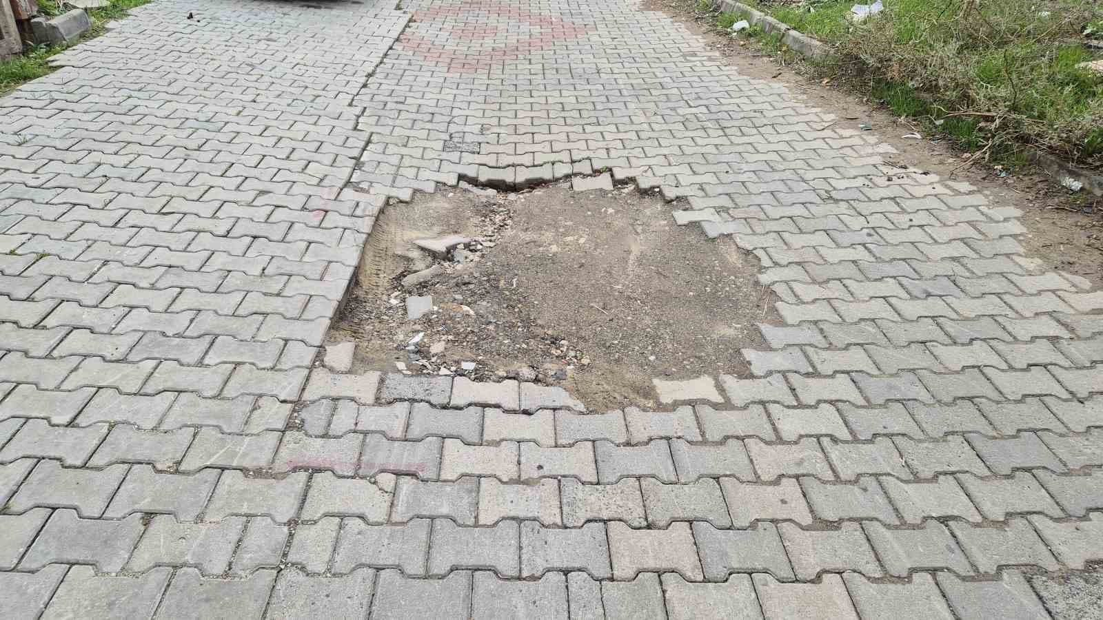 Süleymanpaşa’da bozuk sokaklar tepki çekiyor
