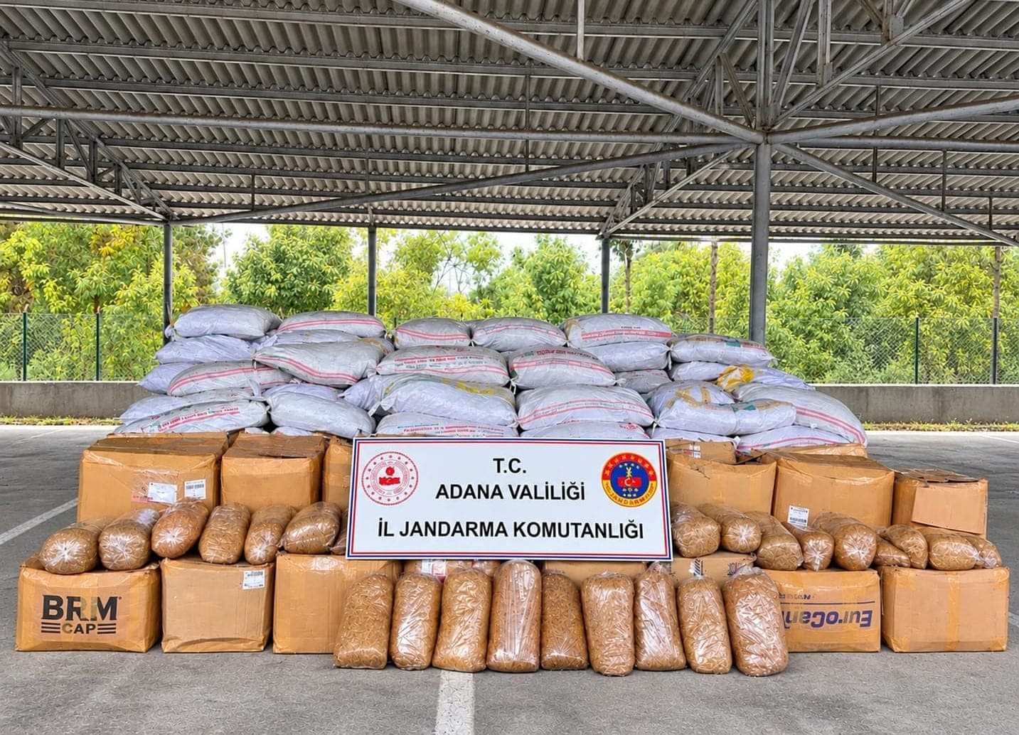 3 tırda 8 ton kaçak tütün ele geçirildi