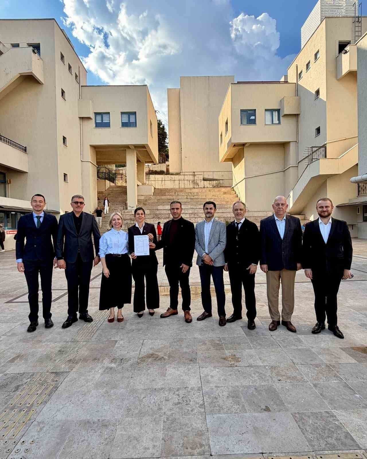 Marmaris Ticaret Odası’nda yeni yönetim mazbatalarını aldı
