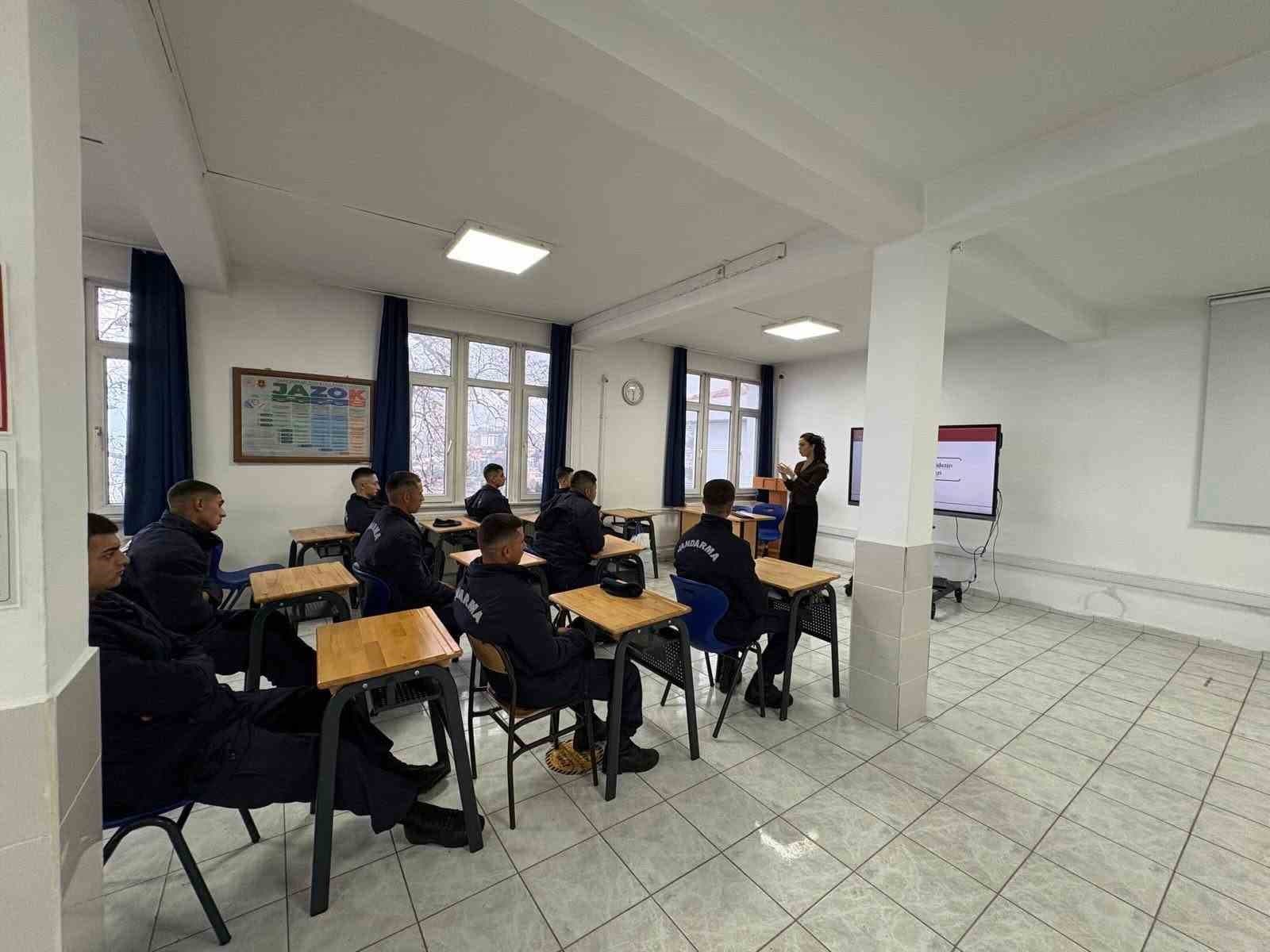 Jandarma personeline kadına şiddetle mücadele eğitimi