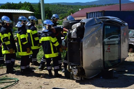 İnegöl'de Kontrolden Çıkan Minibüs Devrildi: Sürücü Kayıplara Karıştı