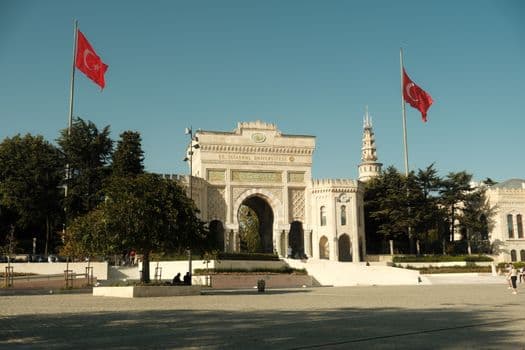 İstanbul’daki bir okulda meydana gelen silahlı saldırı olayına ilişkin yayın yasağı getirildi