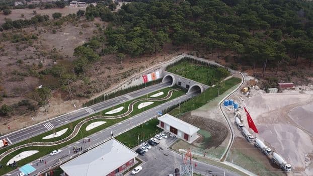 İzmir'in Trafiğini Rahatlatacak Mürselpaşa Alt Geçidi'nde Zorlu Çalışmalar Sürüyor