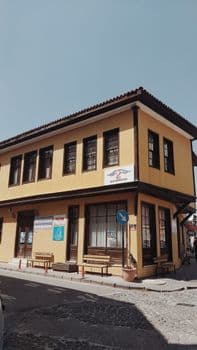 Uşak'ta Öğrenci Servisi ile Kamyon Çarpıştı: 5 Yaralı